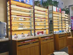 -优医视平价眼镜蔡司依视路折扣工厂店(十里堡店)