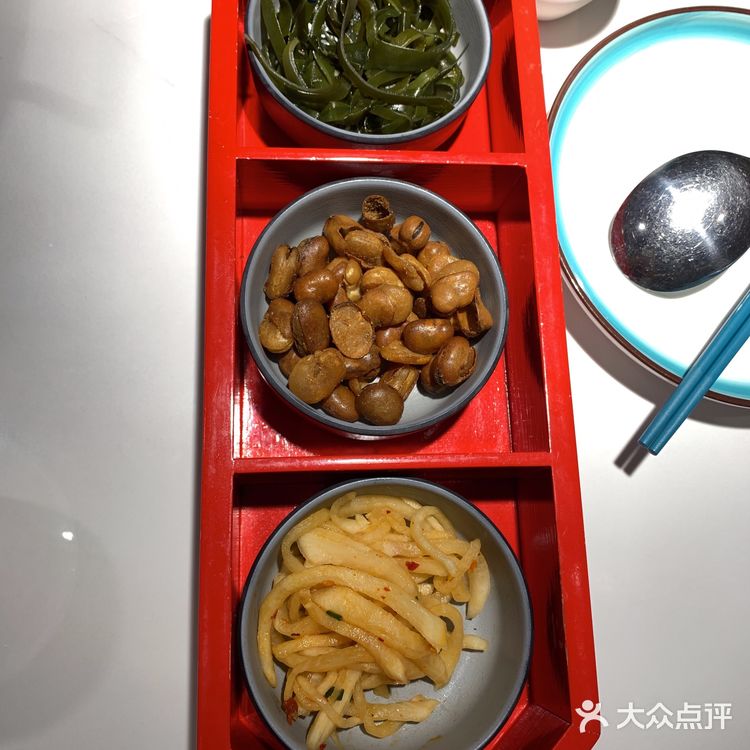我都是2-3人过去，点2个主菜就够了，很实惠