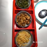 我都是2-3人过去，点2个主菜就够了，很实惠