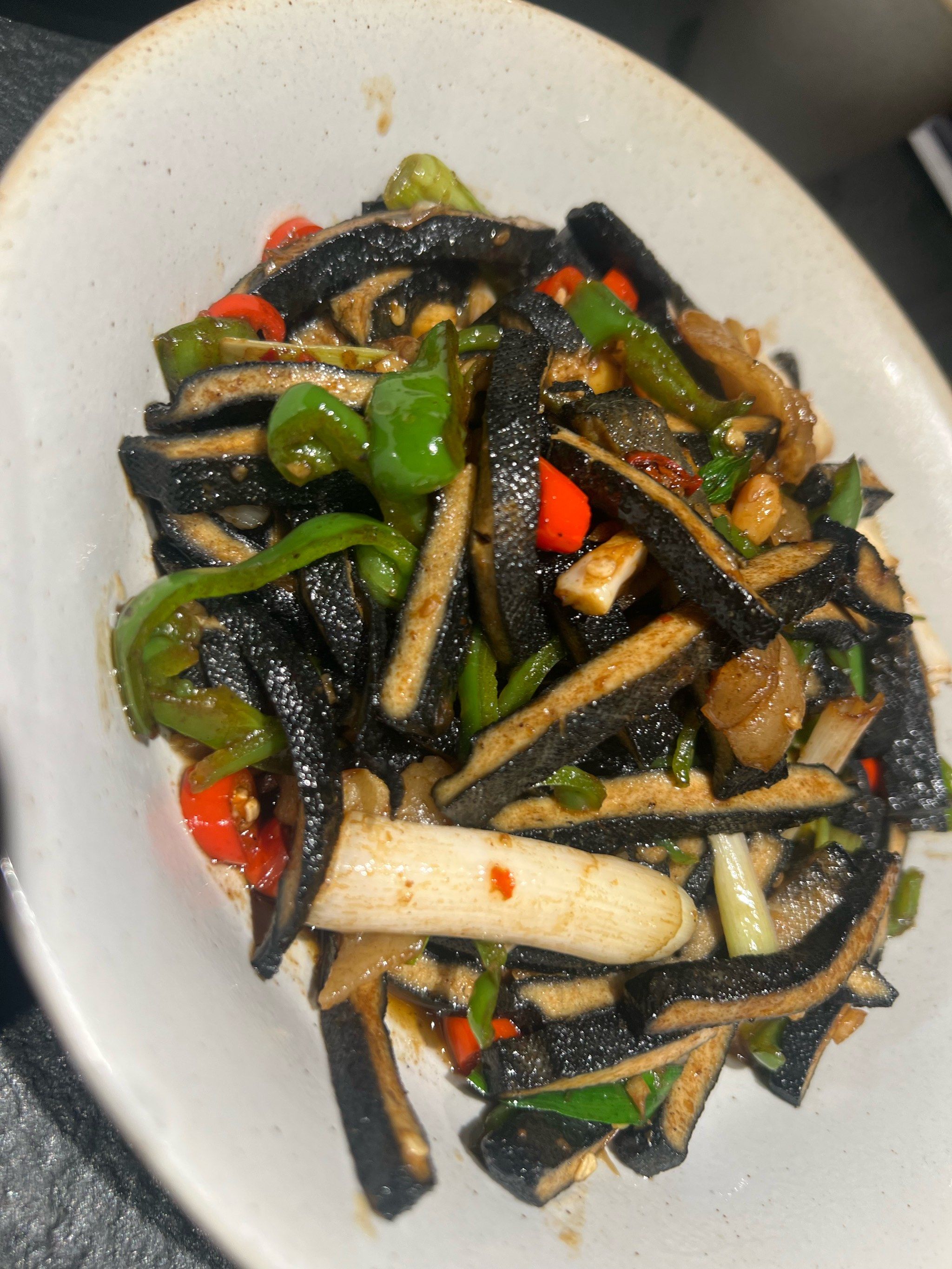 松滋鸡的味道非常正宗,带有浓郁的湖北风味