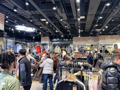 -王府井奥莱棋盘山小镇