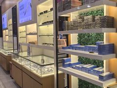 -光明眼镜·蔡司授权(徐泾店)
