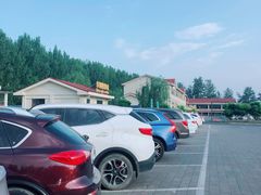 -窦店服务区-停车场