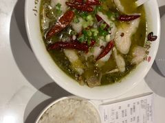 -渝是乎酸菜鱼(龙旗购物中心店)