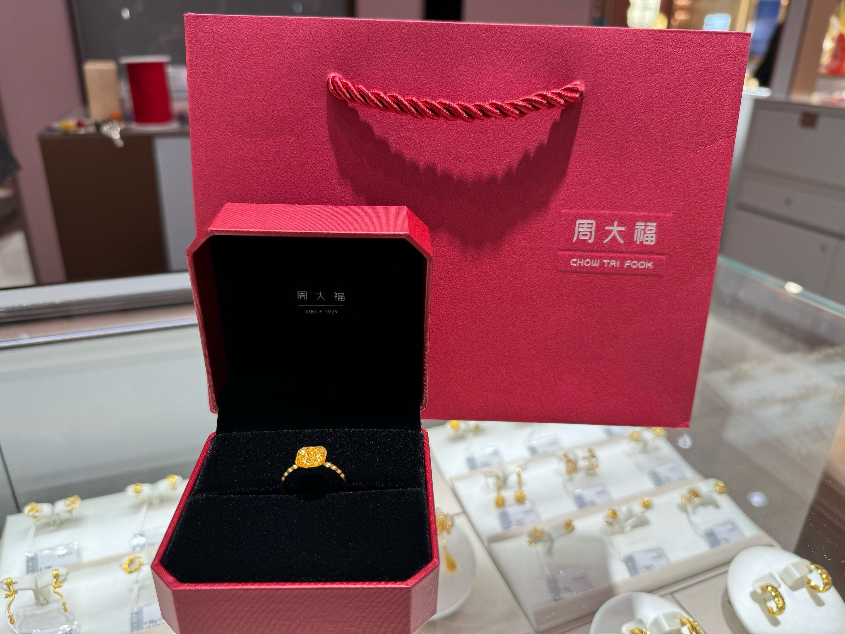 周大福小方糖戒指
