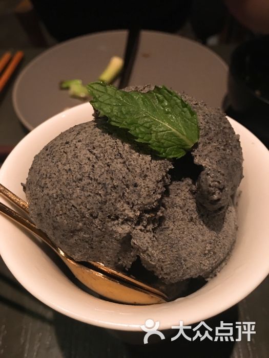 自制黑芝麻冰淇淋