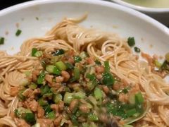 开洋葱油拌面-裕兴记•蟹黄面馆(人民广场店)