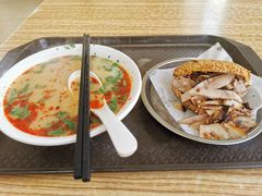 烧饼夹肘子肉-老四烧饼铺(丽源路店)