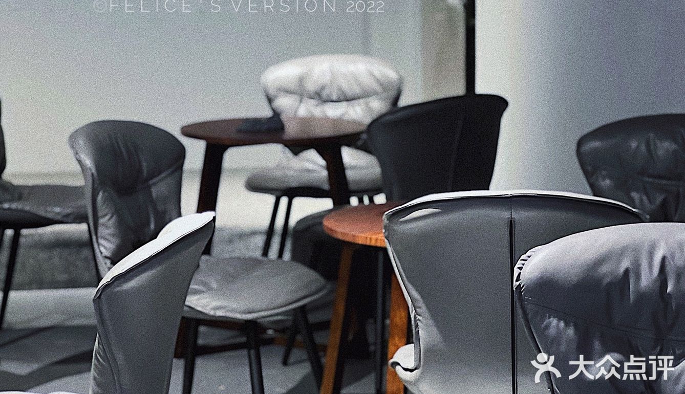 廣財大三學生開的早C晚A咖啡bar☕🍻