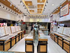 -美式眼镜·授权蔡司.依视路.尼康.豪雅.明月(人民广场店)