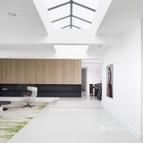 由车库改建的明亮宁静大屋
