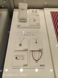 -周大福CHOW TAI FOOK(浦东八佰伴店)