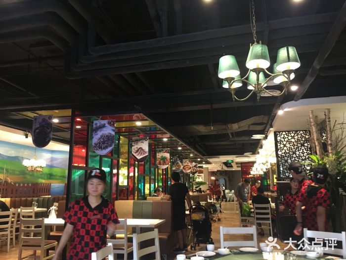 闫府私房菜·百年鲁菜(恒隆店)大堂图片
