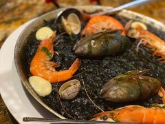 传统西班牙墨鱼汁海鲜饭-BROWNSTONE布朗石西班牙餐厅(深圳湾店)