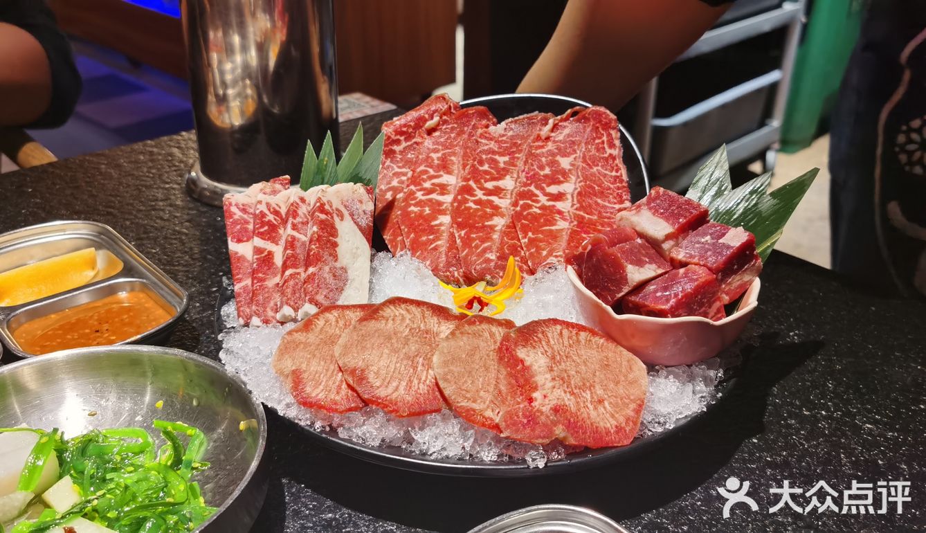 和牛烤肉蛋糕双人餐的天花板