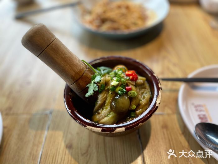 嫩芽·重庆菜馆(十八梯露台观景店)镭钵茄子图片