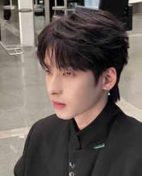 -变画·发型STUDIO