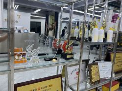 -宫铭烫发染发接发店
