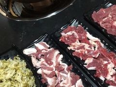 -果松木炭酸菜铜火锅·外婆参鸡汤