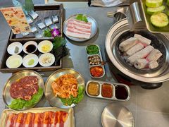 -围炉肉舍•炭烤活鳗•丹东海鲜烤肉(步行街店)