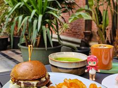 -潮一不贰·法式甜品·生日蛋糕·西式简餐(外滩店)