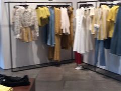 -URBAN REVIVO(上海中庚漫游城店)
