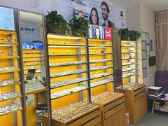 -优医视平价眼镜蔡司依视路折扣工厂店(十里堡店)