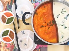大虾冬阴功汤配椰奶鸡汤鸳鸯锅底-甘尼仕印度餐厅爵士酒吧(阳春巷店)