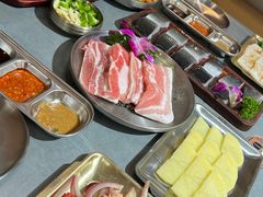-围炉肉舍•炭烤活鳗•丹东海鲜烤肉(步行街店)