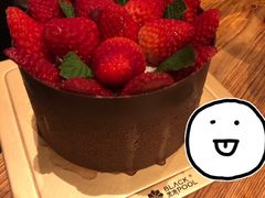 莓莓满满开心果慕斯-黑池口感烘焙·生日蛋糕(坂田店)