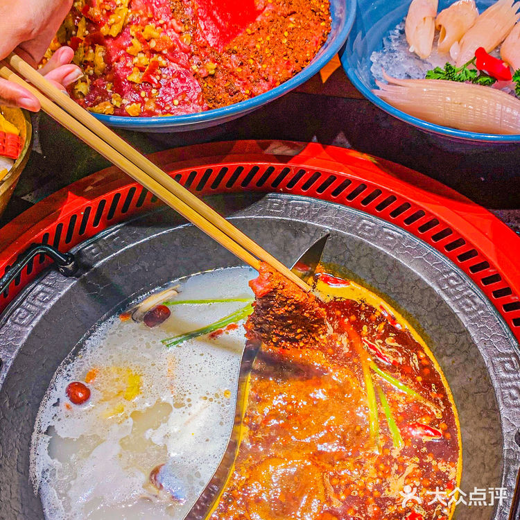 在柯桥“洪崖洞”吃地道重庆火锅！太有氛围了