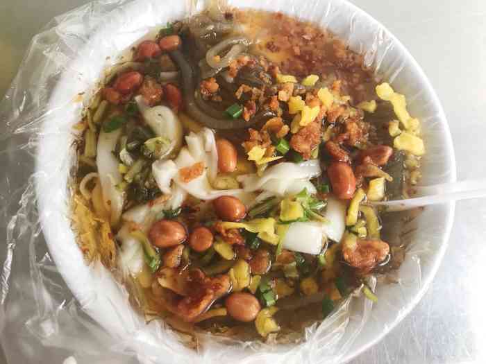 芳芳港门粉-"基本上都是去那里吃港门粉和港门酸粉,虽然.