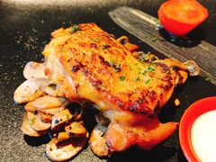 香扒鸡肉配奶油蘑菇汁-卡本妮法餐厅·北京和平宾馆