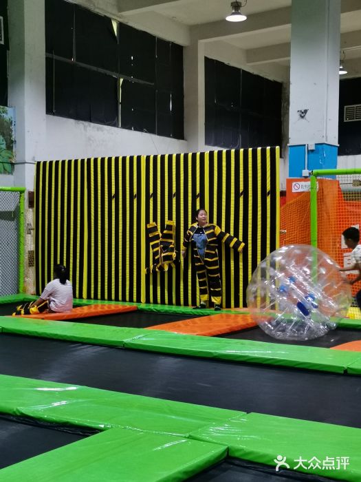 蹦贝JumpingJack运动中心·炫飞蹦床(龙华店)图片