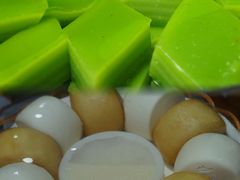 -三亚火车头万人海鲜广场