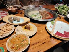 -东巴婆婆云南鱼豆花火锅(大东门店)