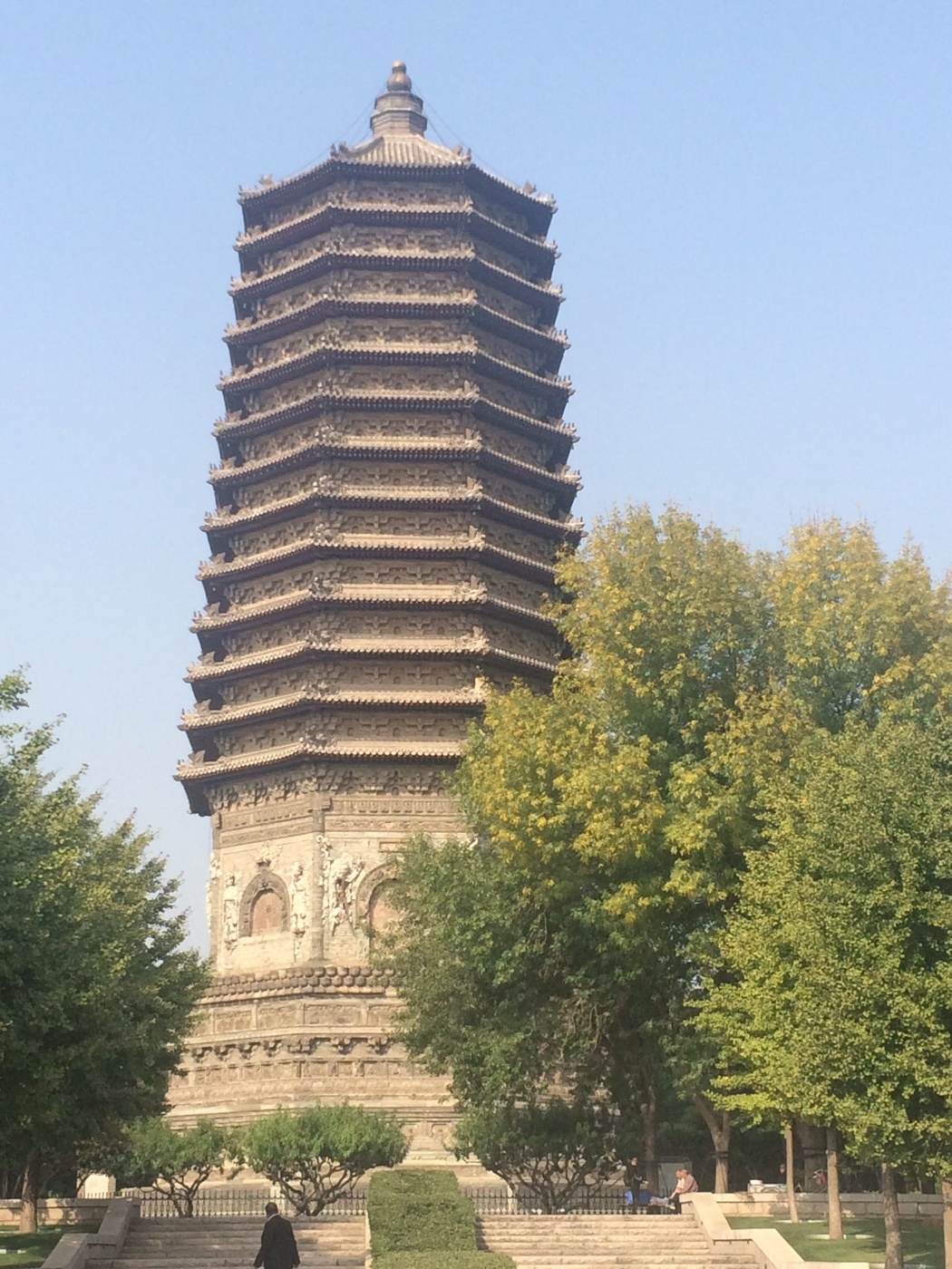 玲珑宝塔一十三层 一去数单层 回来双