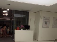 -卡罗酒店(东门晒布地铁站店)