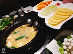 -大匠工房古船木艺术餐厅·猪肚鸡专门店(长白仙岛店)
