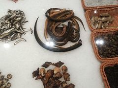 -亭下湖饭店(康岭店)