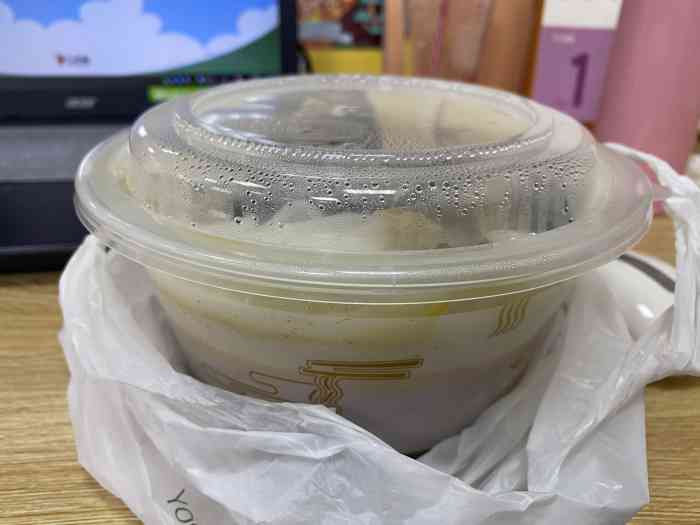 万象城的蒙自源位置在4楼,这次点的是外卖,冬天就想吃一些热的.