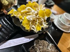 -果松木炭酸菜铜火锅·外婆参鸡汤