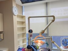 -瑞尔齿科(南京东路名人诊所)