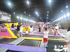 -嘿哟动霸CHUA·新潮玩运动娱乐中心·蹦床滑冰团建乐园