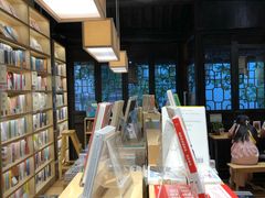 -猫的天空之城概念书店(杭州南宋御街店)