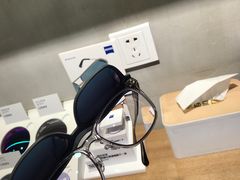 -LOOK眼镜·蔡司依视路配镜(宝山万达店)