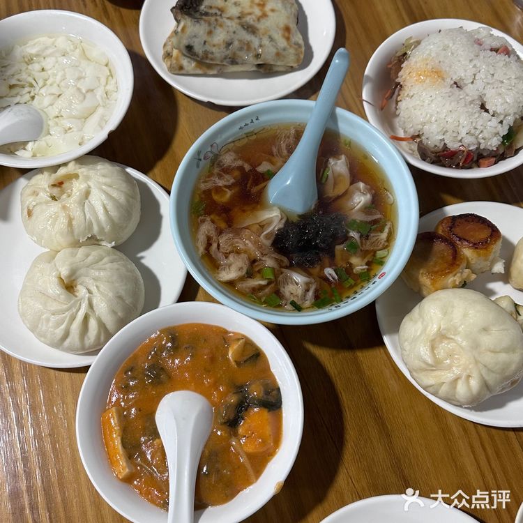 千岛湖大桥旁边的早餐店