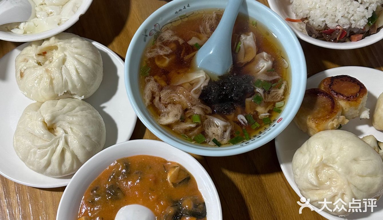 千岛湖大桥旁边的早餐店