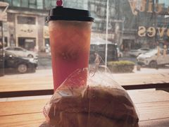 -顶东面包花园·生日蛋糕(世博店)