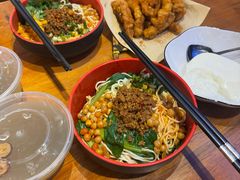 -爆炸头阿姨小四川正宗川味小吃(无任何分店)